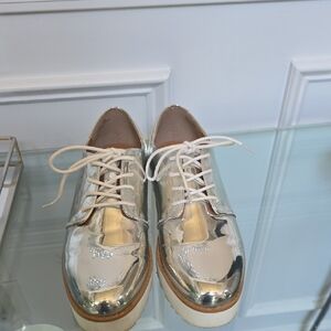 Chinese Laundry Silver Lace-Up Loafers